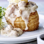 Vol au vent met puree en een slaatje