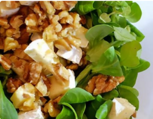 Slaatje brie met honing en noten