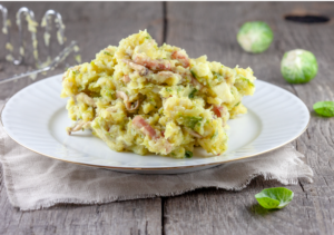 Stamppot van spruiten - varkenslapje en vleesjus