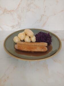 Aardappel met rode kool en appel -rundsburger vleesjus